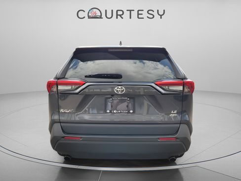 Used 2021 Toyota RAV4 LE image 4