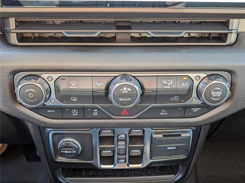 New 2025 Jeep Gladiator Sport image 21