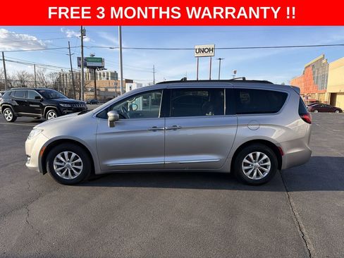 Used 2017 Chrysler Pacifica Touring-L w/ 13 Speaker Alpine Sound Group image 28