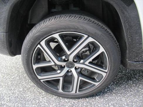 Certified 2025 Jeep Compass Limited w/ Elite Group AWD/4WD image 8