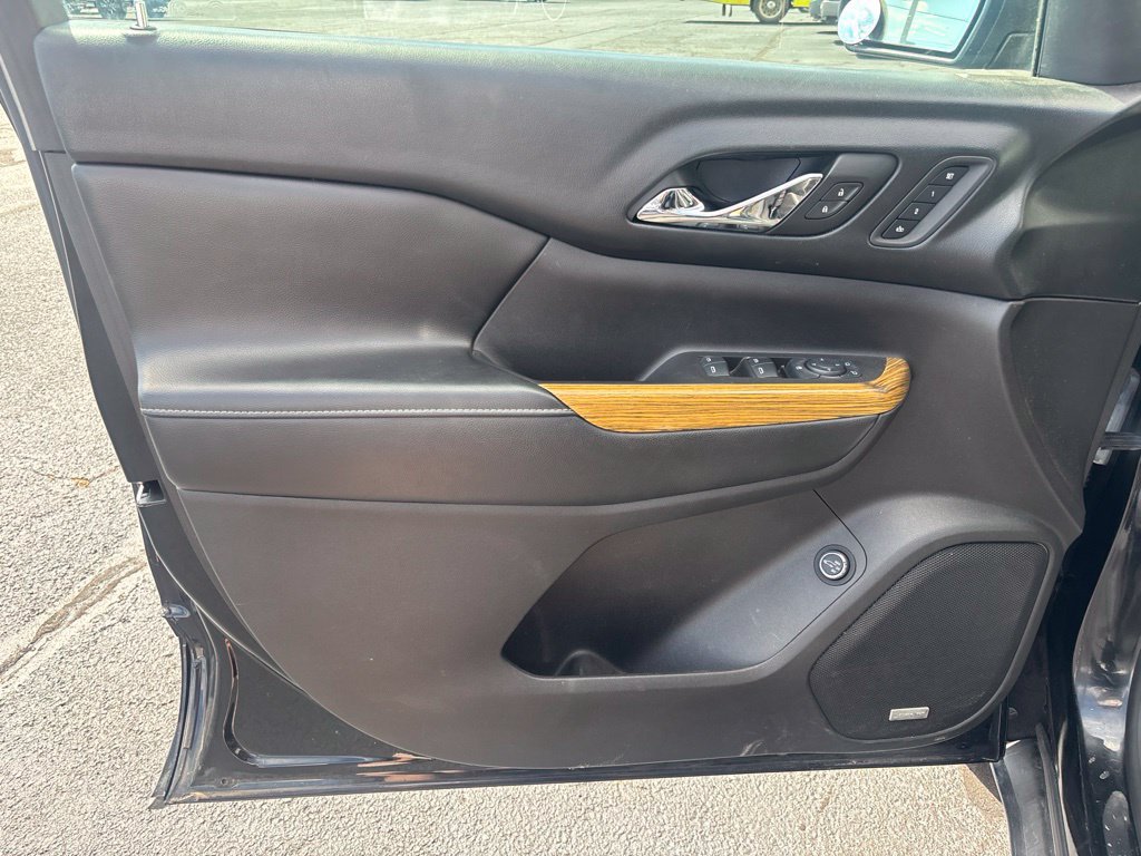 Used 2017 GMC Acadia Denali w/ Technology Package FWD image 6