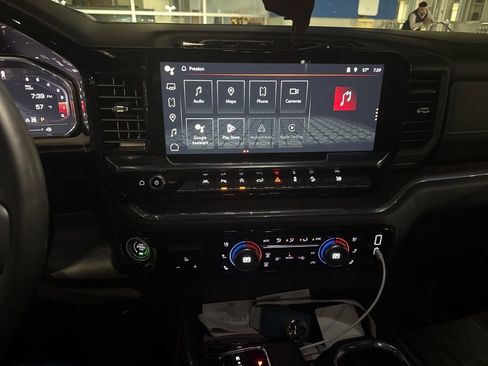 Used 2024 GMC Sierra 1500 SLT image 10