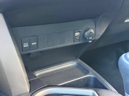 Used 2018 Toyota RAV4 XLE AWD/4WD image 42