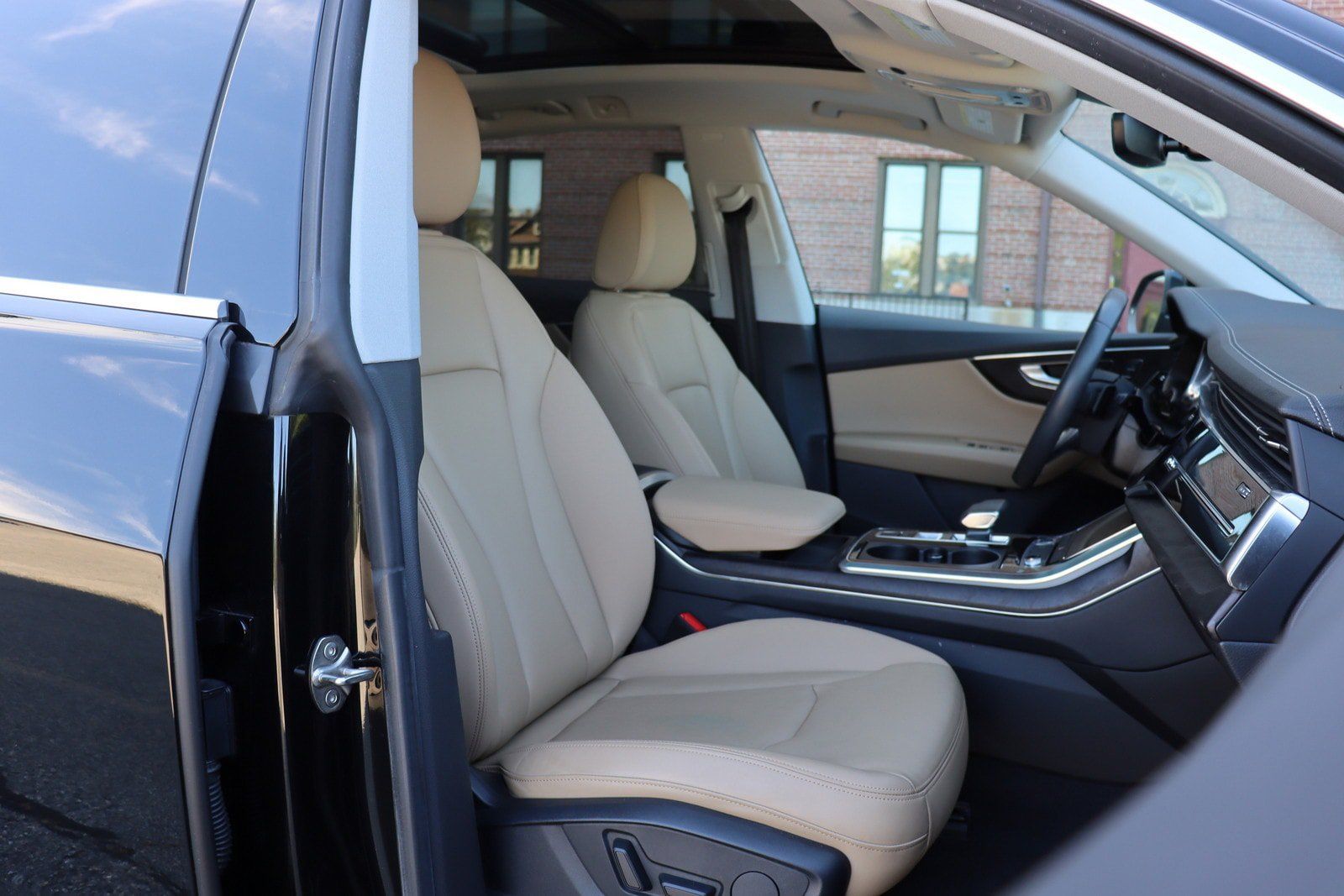 Used 2023 Audi Q8 Premium w/ Convenience Package AWD/4WD image 22