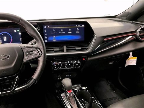 Used 2025 Chevrolet Trax RS w/ Driver Confidence Package image 6