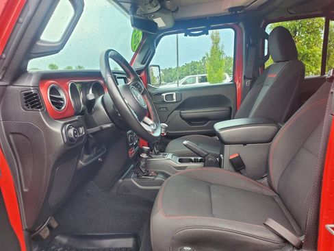 Used 2023 Jeep Gladiator Rubicon w/ Cold Weather Group AWD/4WD image 18