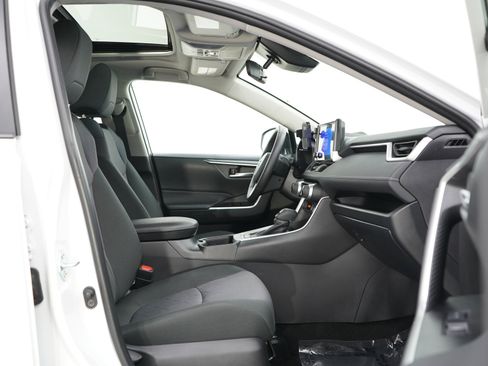 Used 2025 Toyota RAV4 XLE w/ Convenience Package AWD/4WD image 11