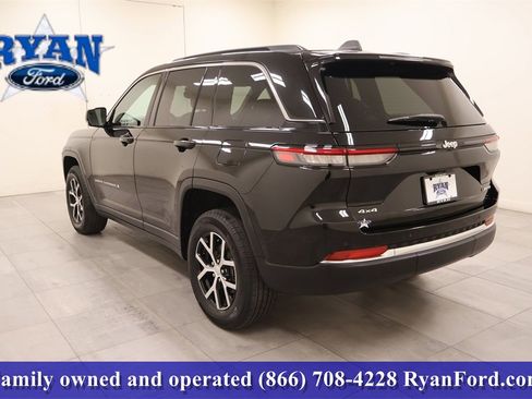 Used 2024 Jeep Grand Cherokee Limited image 3