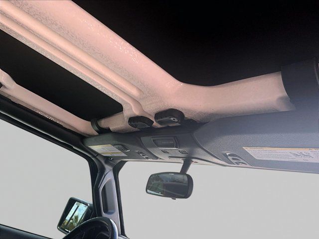 Used 2020 Jeep Wrangler Unlimited Sahara AWD/4WD image 16