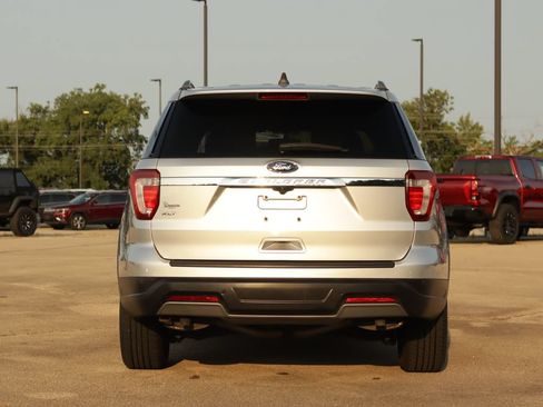 Used 2019 Ford Explorer XLT FWD image 6