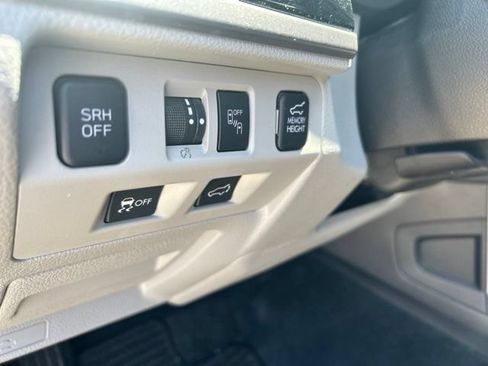 Used 2017 Subaru Forester 2.5i Limited AWD/4WD image 13