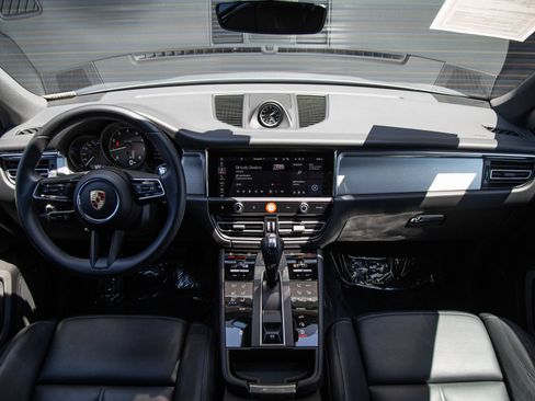Certified 2024 Porsche Macan S AWD/4WD image 21