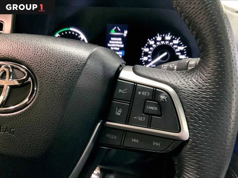Used 2024 Toyota Sienna XLE Woodland Edition AWD/4WD image 24