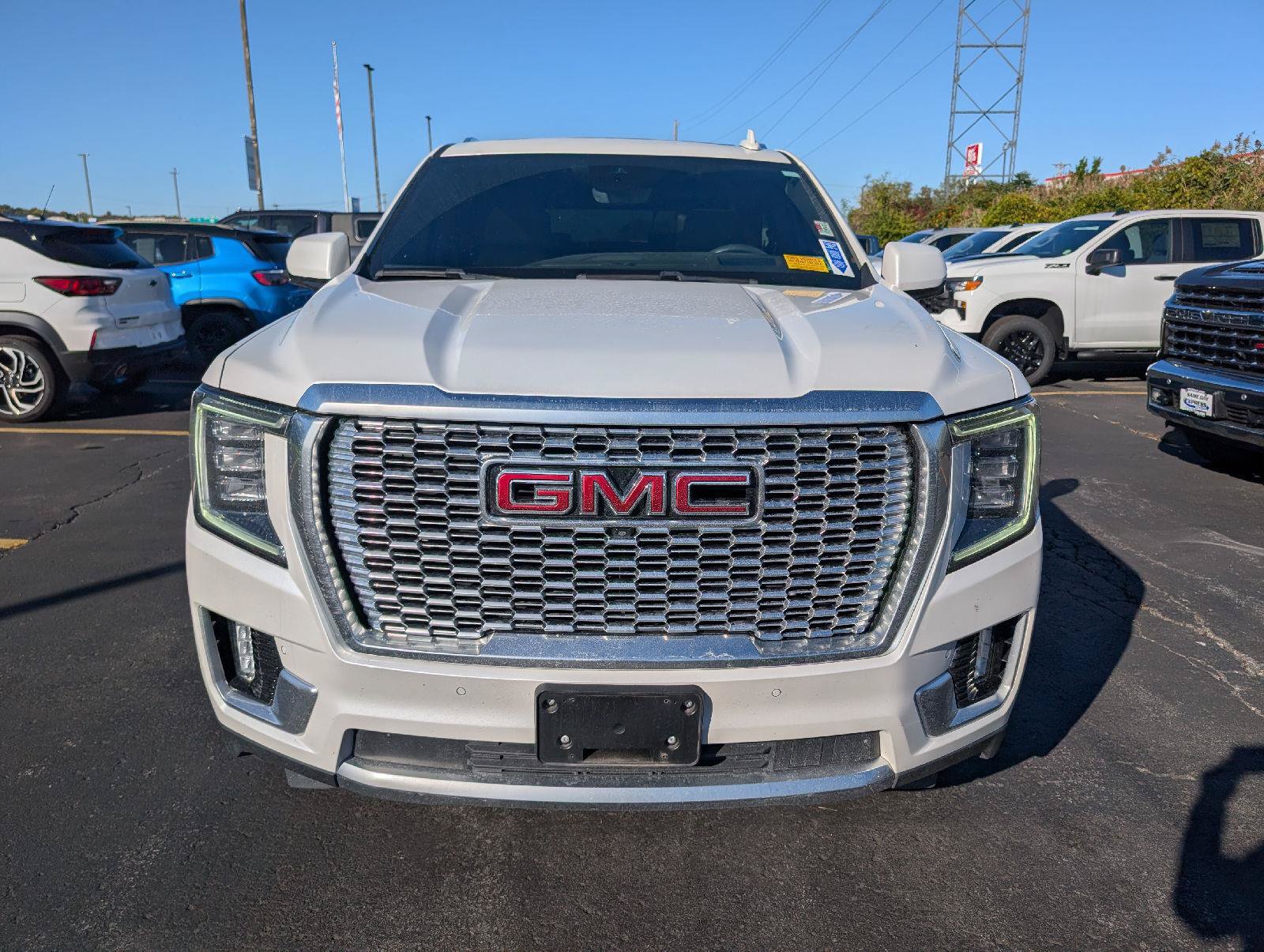 Used 2023 GMC Yukon Denali w/ Advanced Technology Package AWD/4WD image 2