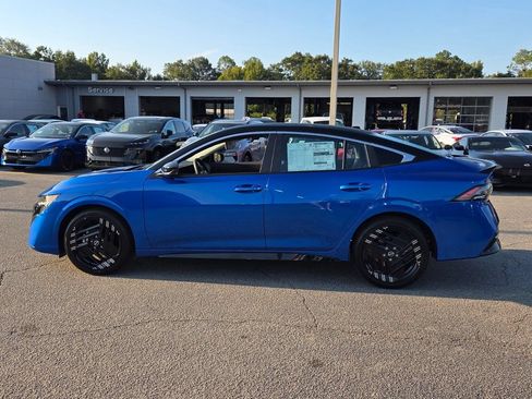 New 2027 Nissan Sentra SR w/ Floor Mat Package FWD image 2