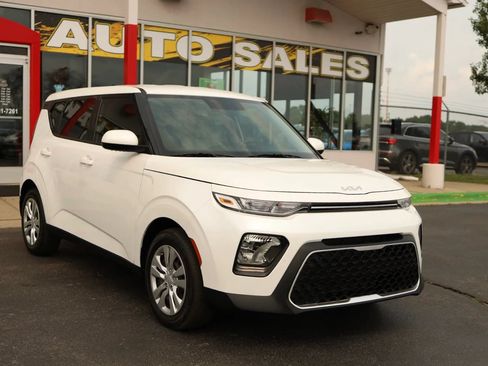 Used 2022 Kia Soul LX FWD image 3