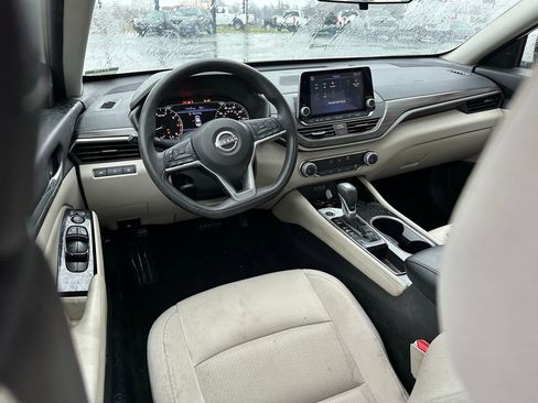 Used 2023 Nissan Altima 2.5 SV image 3