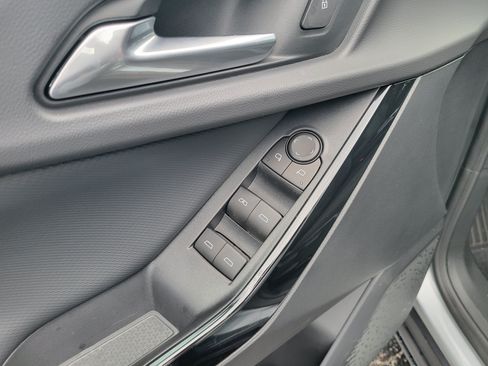 Certified 2026 Chevrolet Equinox LT FWD image 24