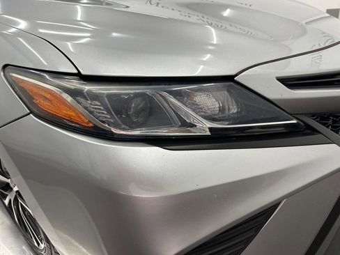 Used 2018 Toyota Camry SE FWD image 10