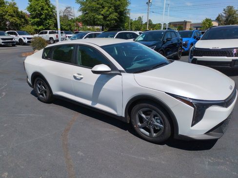 New 2025 Kia K4 LXS FWD image 1
