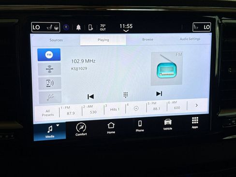 Used 2023 Chrysler Pacifica Touring-L FWD image 24