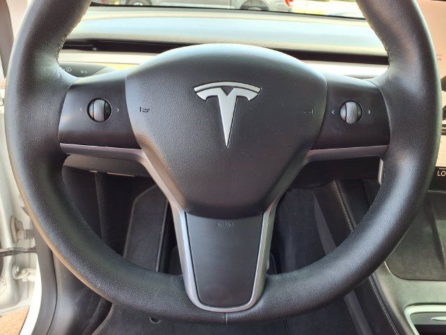 Used 2021 Tesla Model Y Long Range AWD/4WD image 18