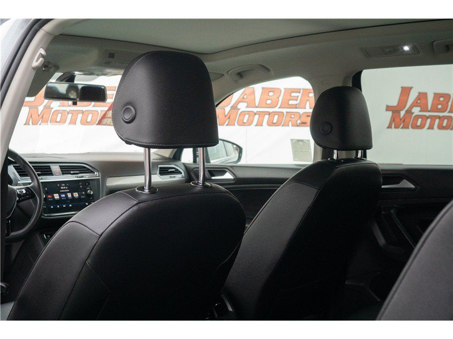 Used 2020 Volkswagen Tiguan SE w/ Panoramic Sunroof Package FWD image 36