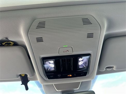 New 2026 Volkswagen Tiguan SE image 28