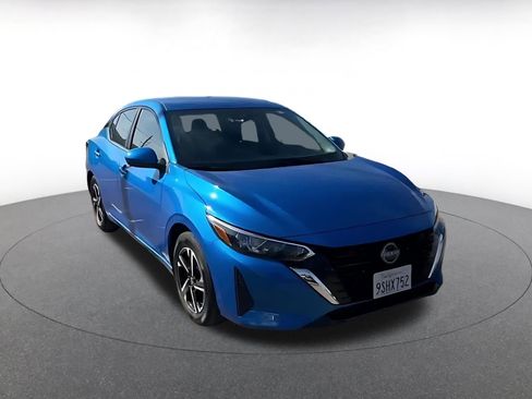 Used 2025 Nissan Sentra SV image 3