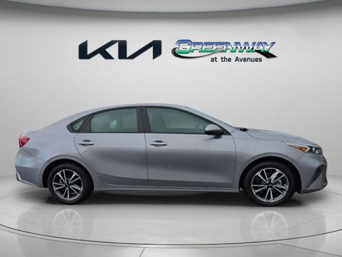 Used 2023 Kia Forte LXS FWD image 8