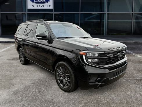 Used 2025 Ford Expedition Platinum w/ Stealth Performance Package AWD/4WD image 3
