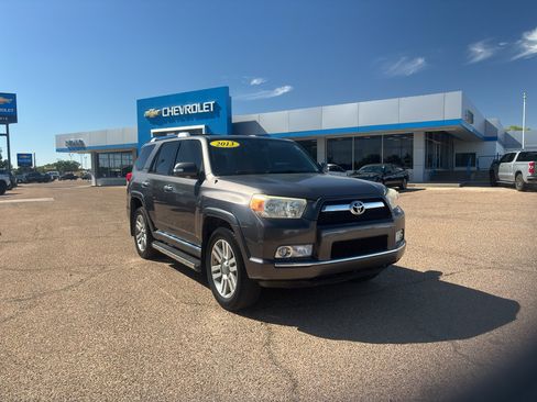 Used 2013 Toyota 4Runner Limited w/ Convenience Pkg AWD/4WD image 2