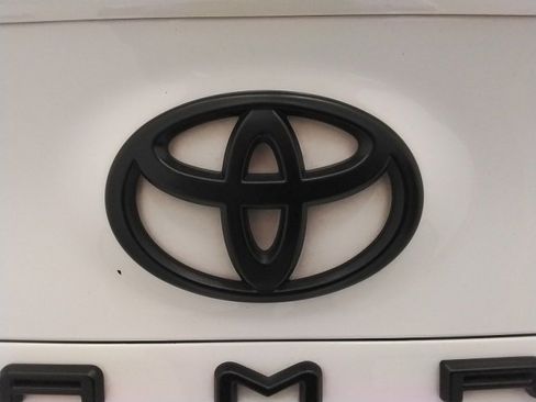 Used 2024 Toyota Camry SE image 28