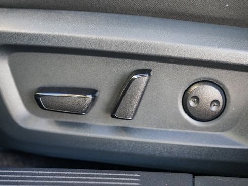 Used 2025 Nissan Rogue SV image 20