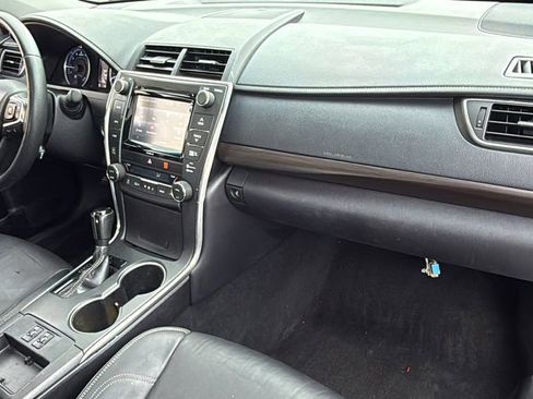 Used 2017 Toyota Camry XLE w/ Moonroof Package image 31