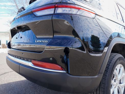 Used 2023 Jeep Grand Cherokee Limited AWD/4WD image 25