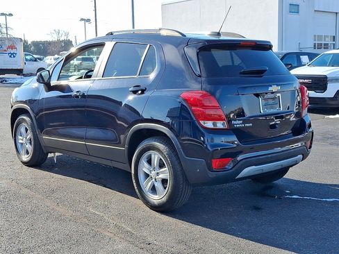 Used 2022 Chevrolet Trax LT w/ LT Convenience Package image 4