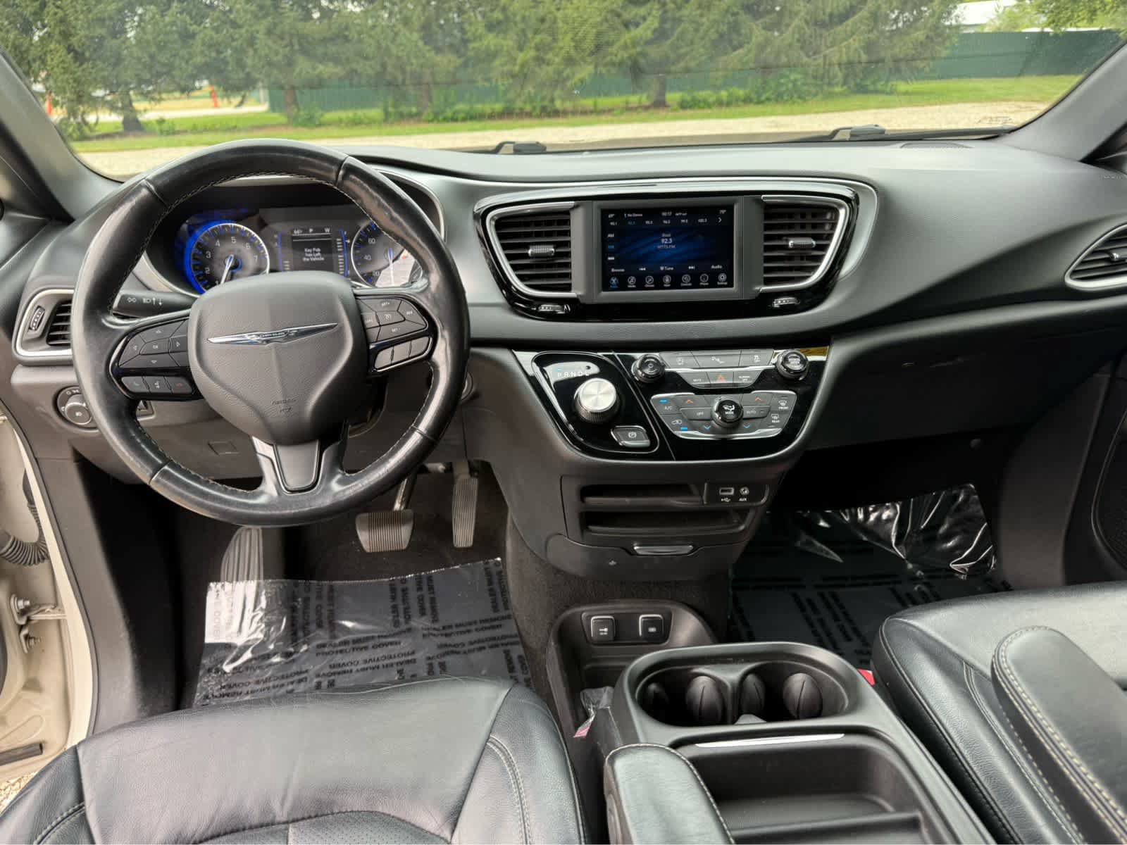 Used 2020 Chrysler Pacifica Touring-L w/ S Appearance Package FWD image 15