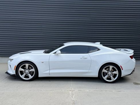 Used 2017 Chevrolet Camaro SS RWD image 9