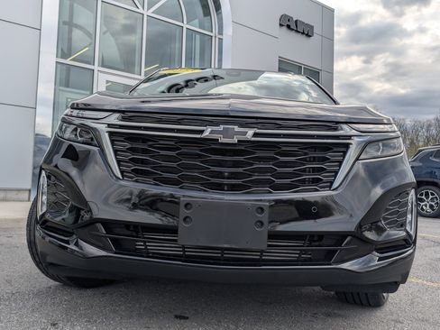 Used 2023 Chevrolet Equinox Premier AWD/4WD image 2