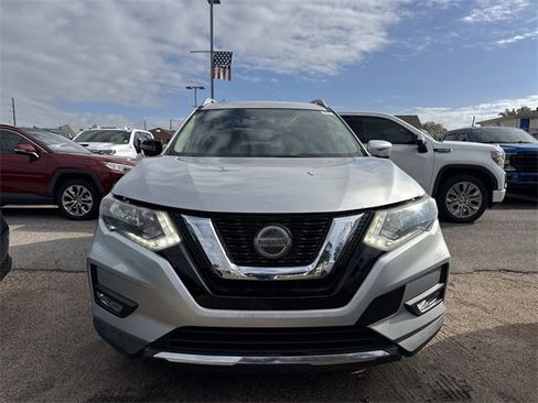 Used 2018 Nissan Rogue SL image 2