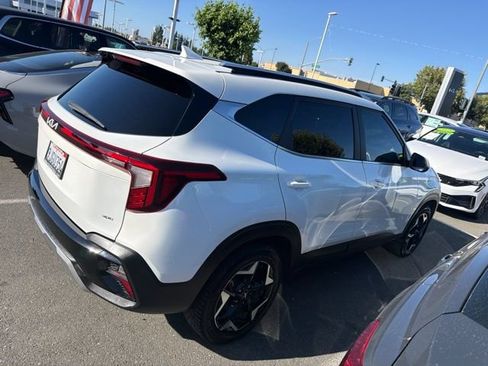 Used 2024 Kia Seltos EX AWD/4WD image 3