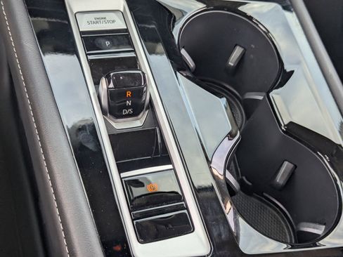 Used 2025 Volkswagen Atlas SE image 26