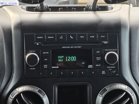 Used 2018 Jeep Wrangler Unlimited Sport w/ Connectivity Group image 11