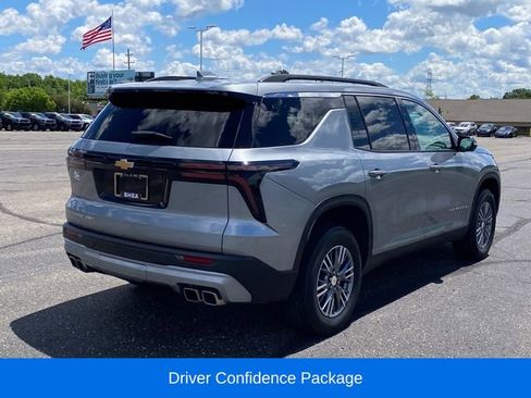 Certified 2025 Chevrolet Traverse LT w/ Driver Confidence Package AWD/4WD image 3