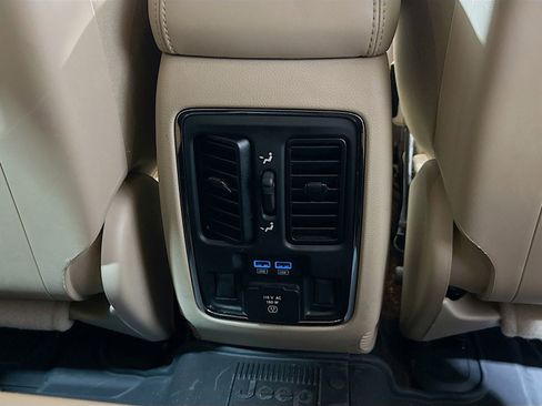 Used 2020 Jeep Grand Cherokee Limited image 17