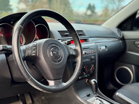 Used 2005 MAZDA MAZDA3 s w/ Appearance Pkg image 3