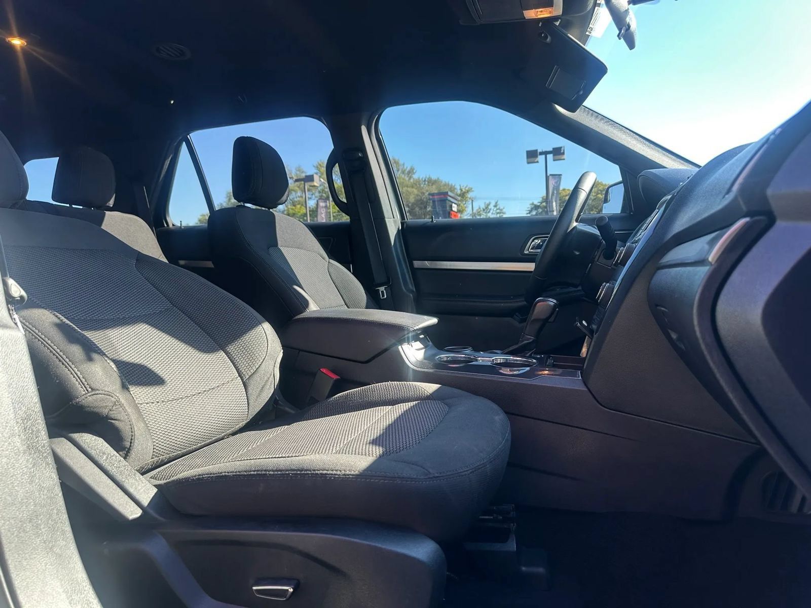 Used 2018 Ford Explorer XLT FWD image 15