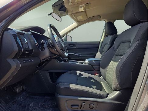 Used 2025 Nissan Pathfinder SV image 24