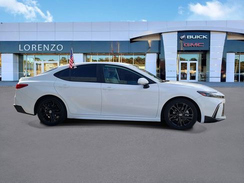 Used 2026 Toyota Camry SE FWD image 5